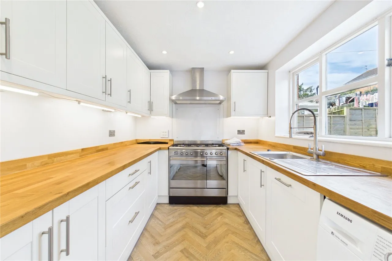Coltsfoot Close, Burghfield Common, RG7, photo 3