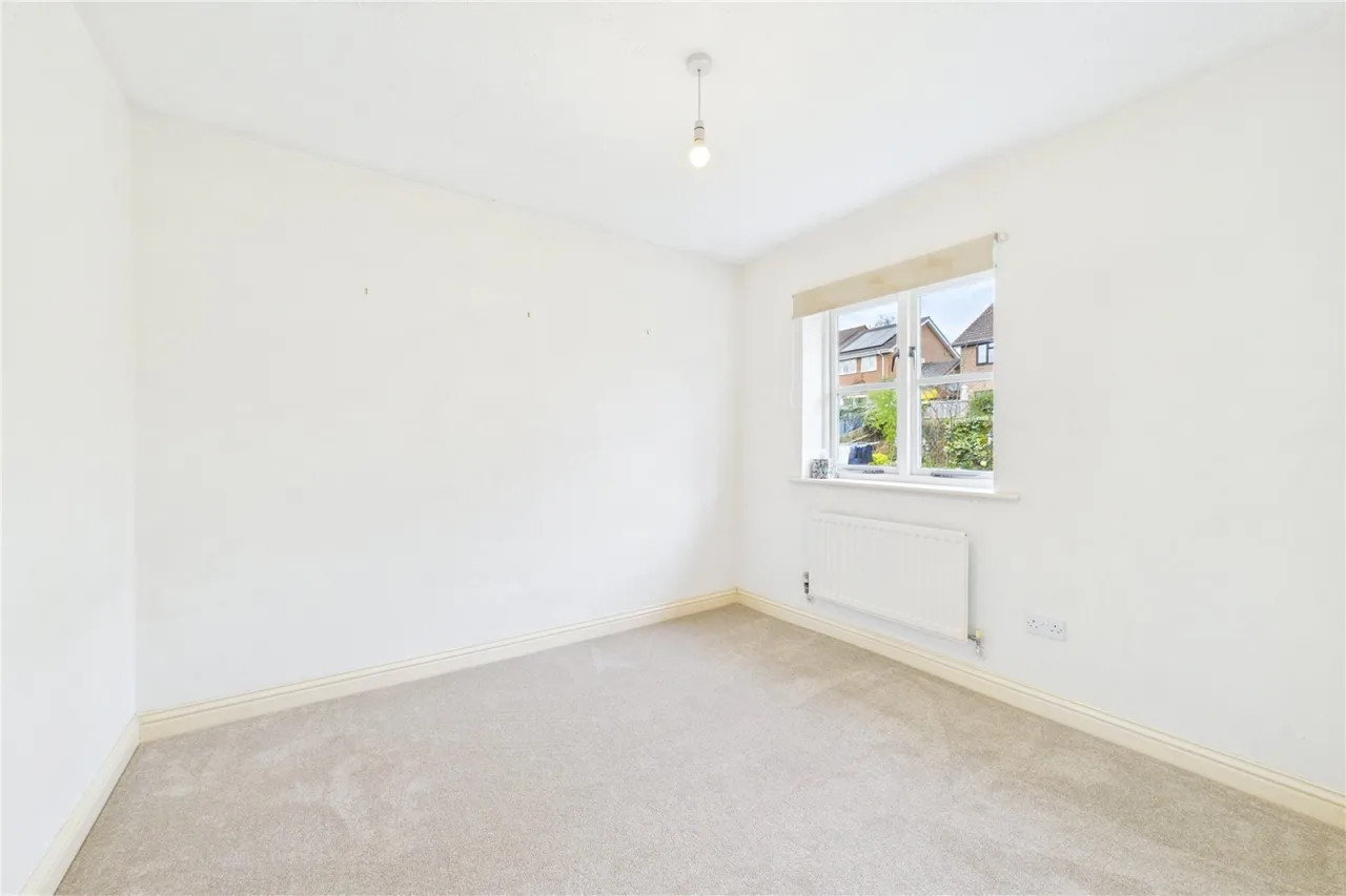 Coltsfoot Close, Burghfield Common, RG7, photo 10