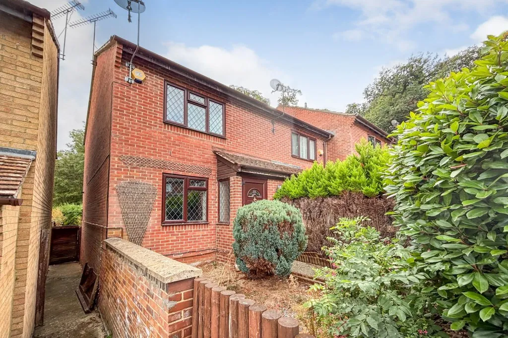 2 bed house to rent, Stour Close, Tilehurst, RG30