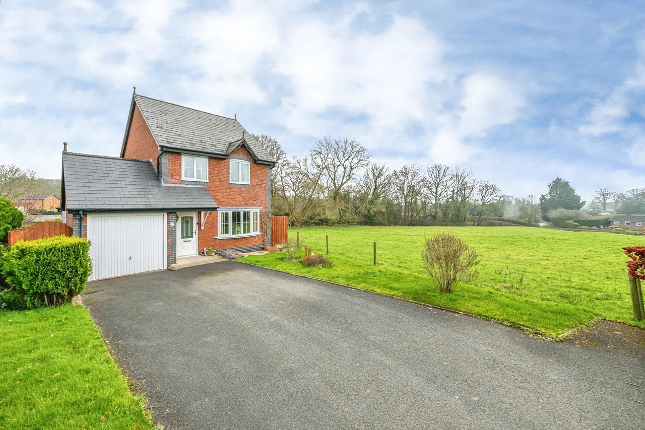 3 bed house for sale, Heatherwood, Welshpool, SY21