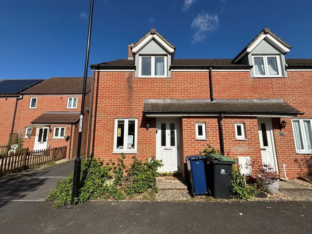 2 bed house for sale — Jay Walk, Gillingham