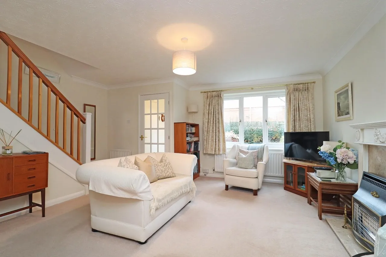 Alder Drive, Timperley WA15 7YG, photo 2