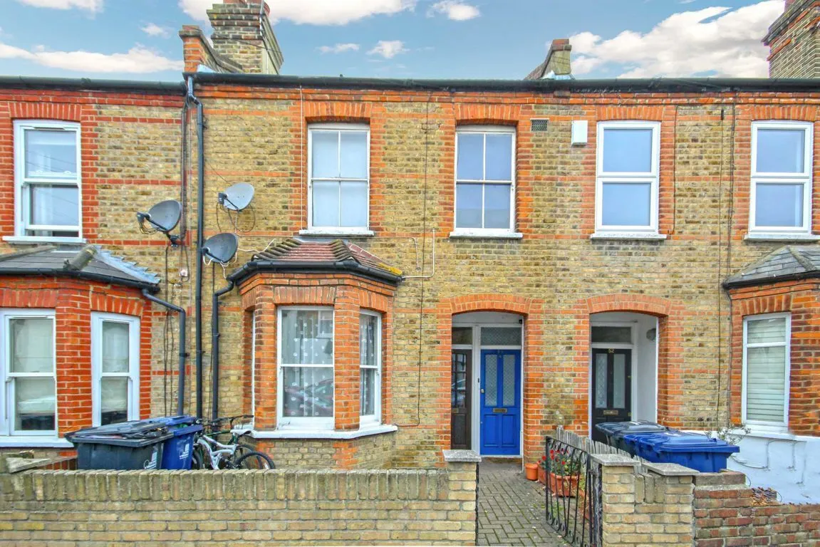 3 bed property to rent, Green Lane, W7