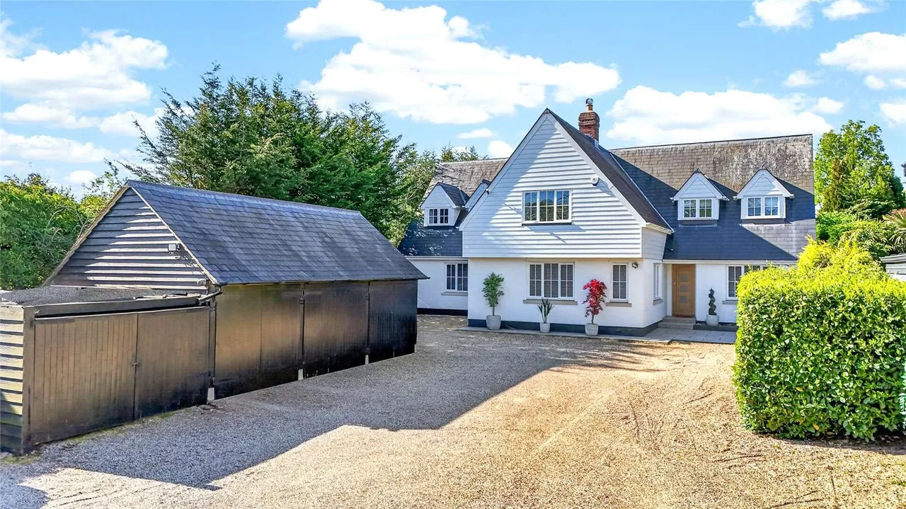 4 bed house for sale — Epping Road, Broadley Common, Essex, EN9 2DH