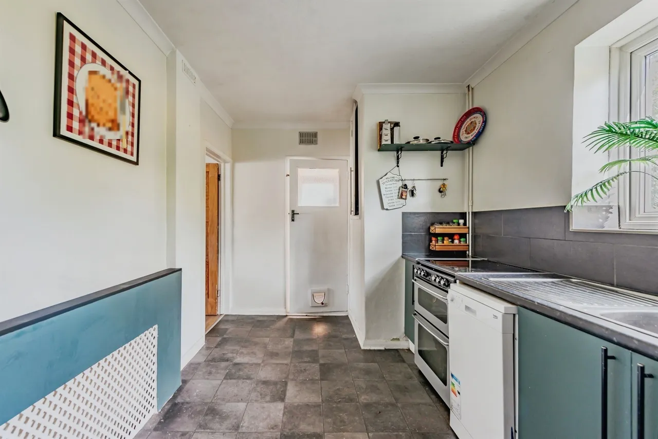 Huddleston Crescent, Merstham, Redhill, photo 6