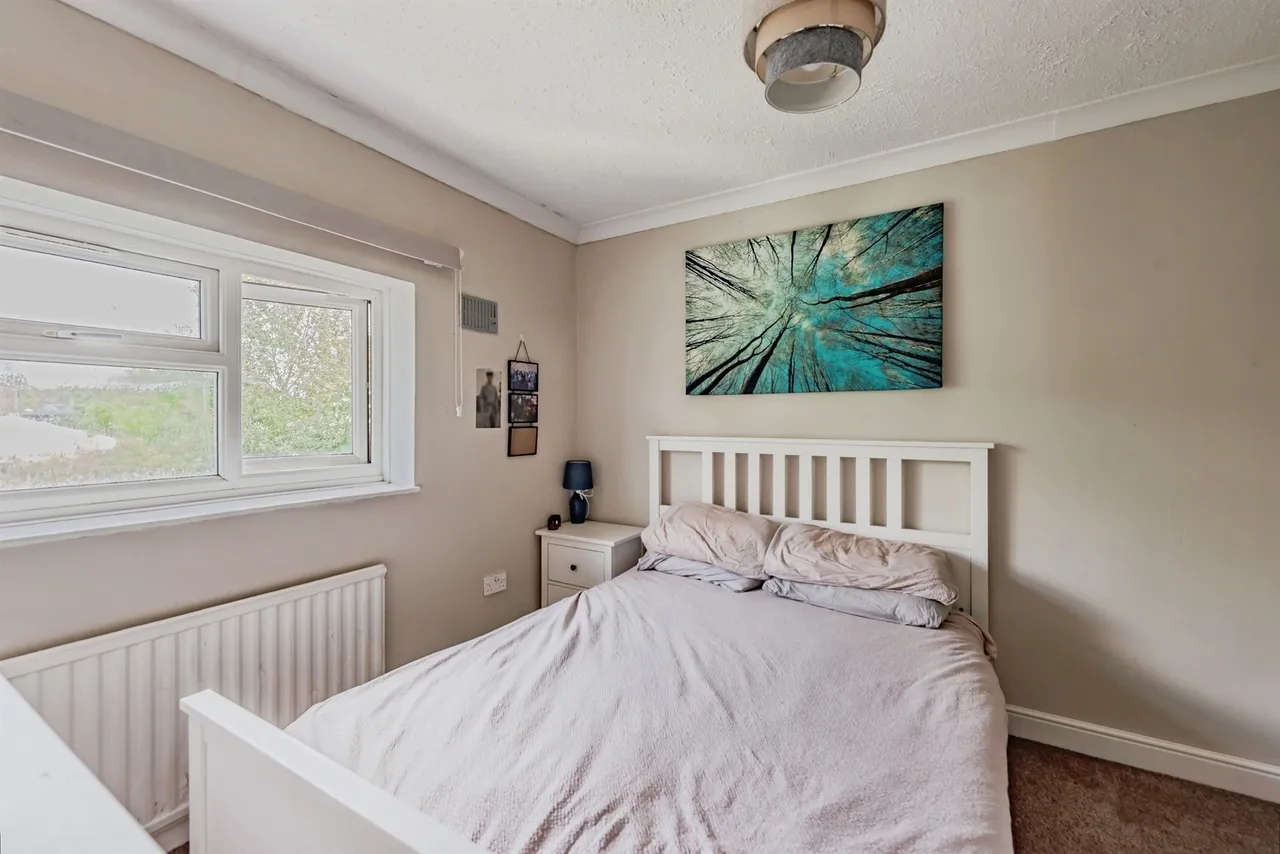 Huddleston Crescent, Merstham, Redhill, photo 9