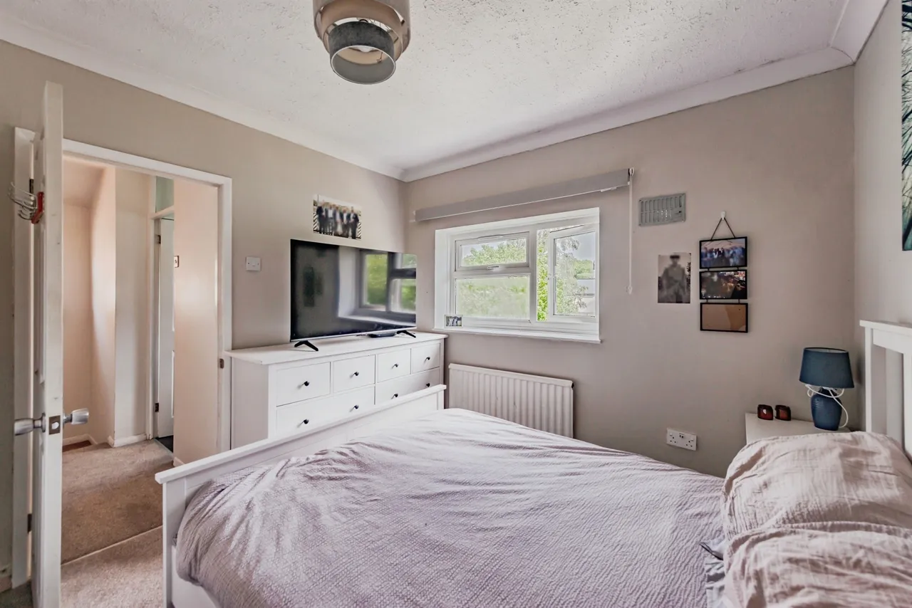 Huddleston Crescent, Merstham, Redhill, photo 10