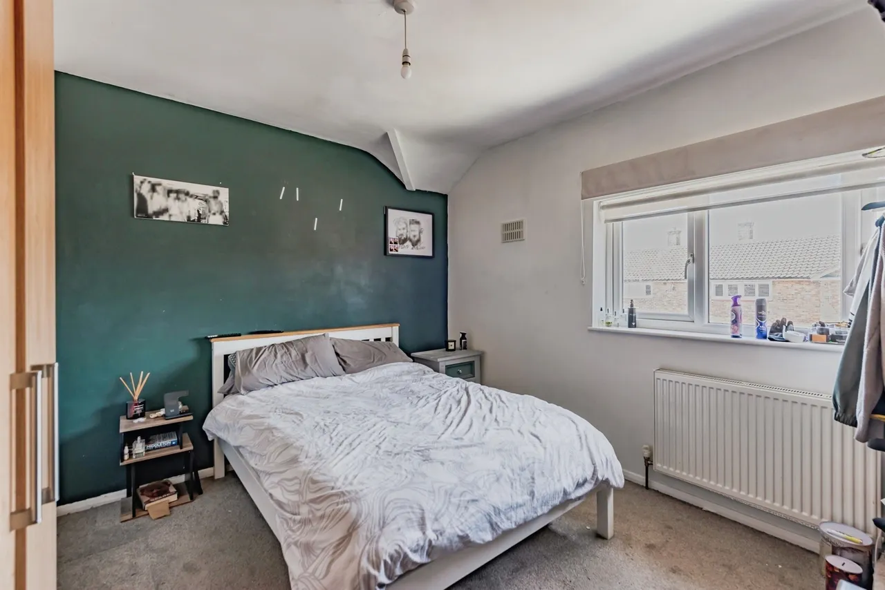 Huddleston Crescent, Merstham, Redhill, photo 7