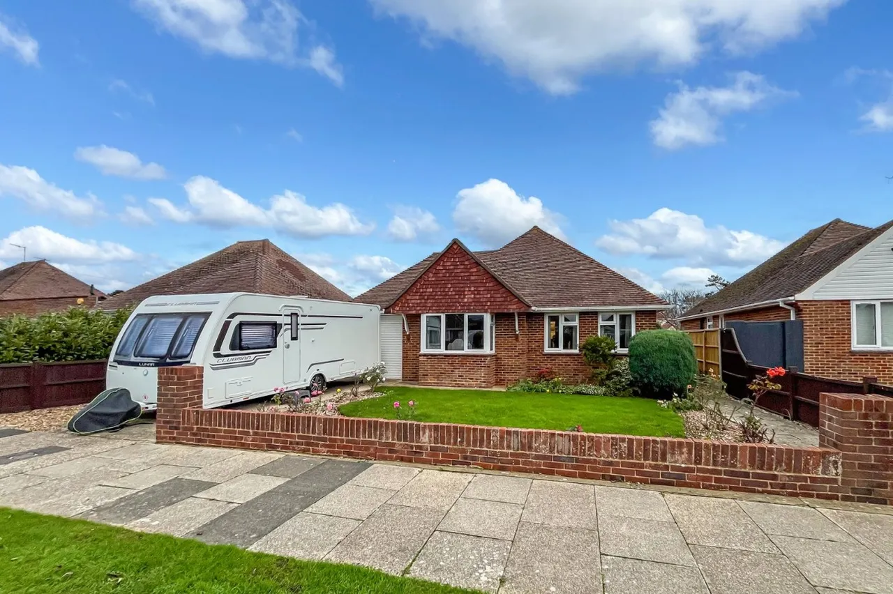 2 bed house for sale, Rustington, Littlehampton, BN16
