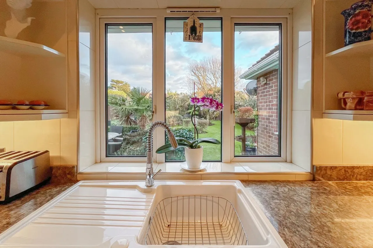 Rustington, Littlehampton, BN16, photo 12