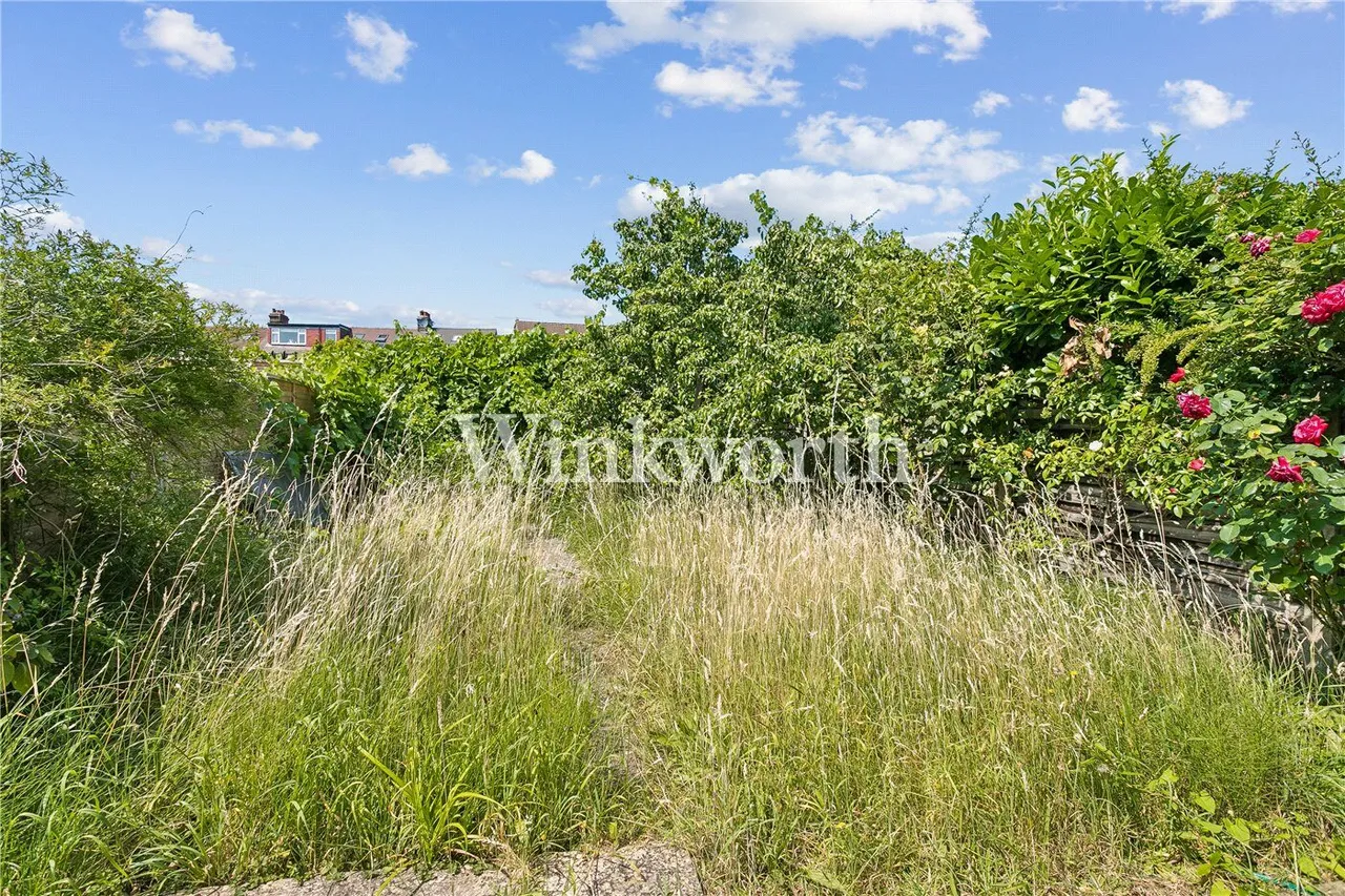 Chimes Avenue, London, N13, photo 16