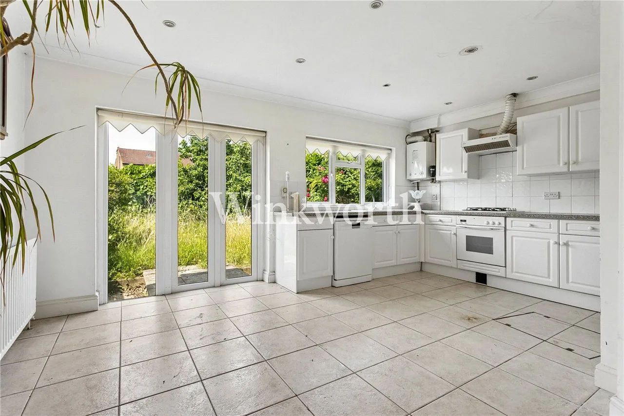 Chimes Avenue, London, N13, photo 2