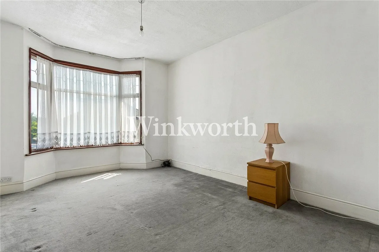 Chimes Avenue, London, N13, photo 11