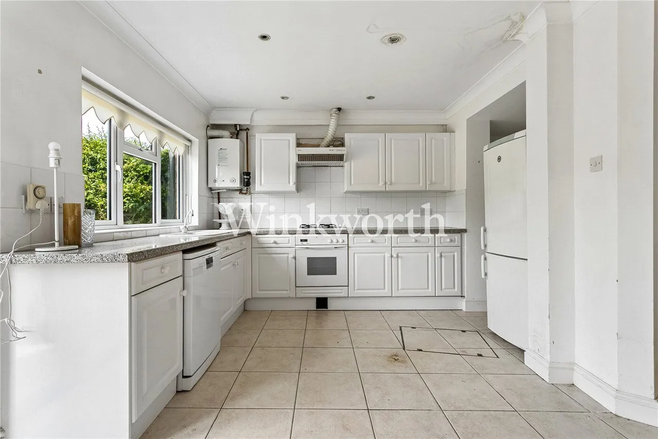 Chimes Avenue, London, N13, photo 8