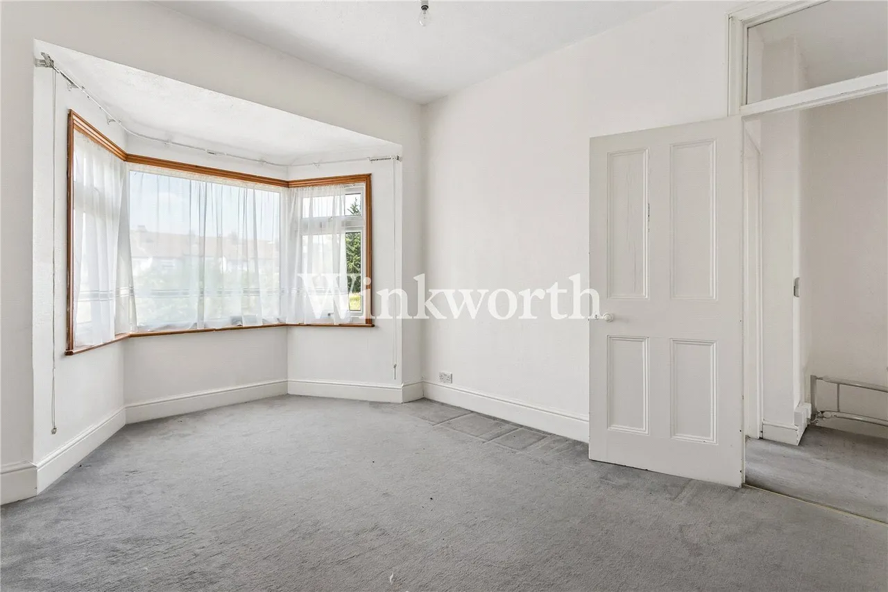Chimes Avenue, London, N13, photo 10