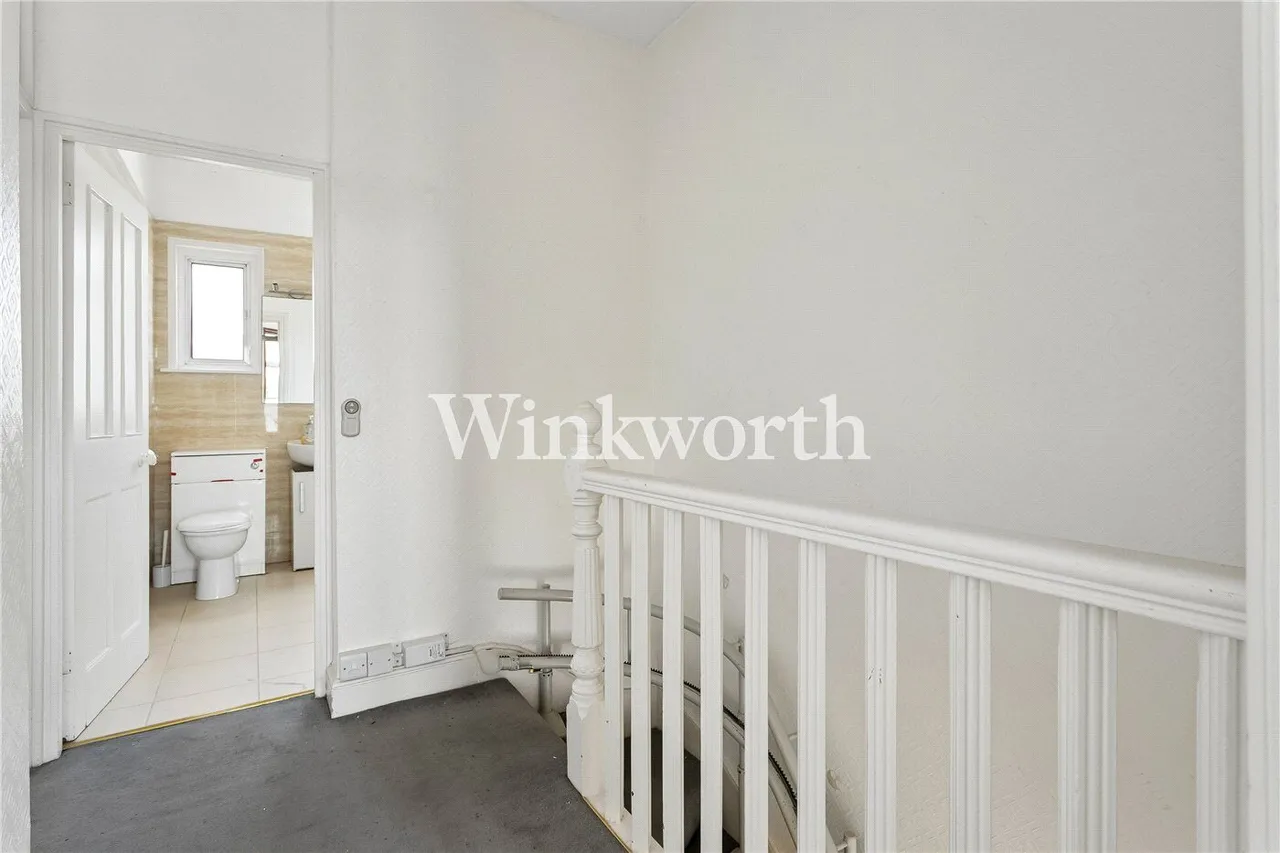 Chimes Avenue, London, N13, photo 9