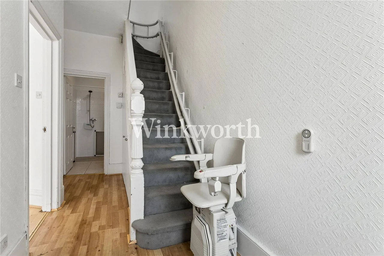 Chimes Avenue, London, N13, photo 15