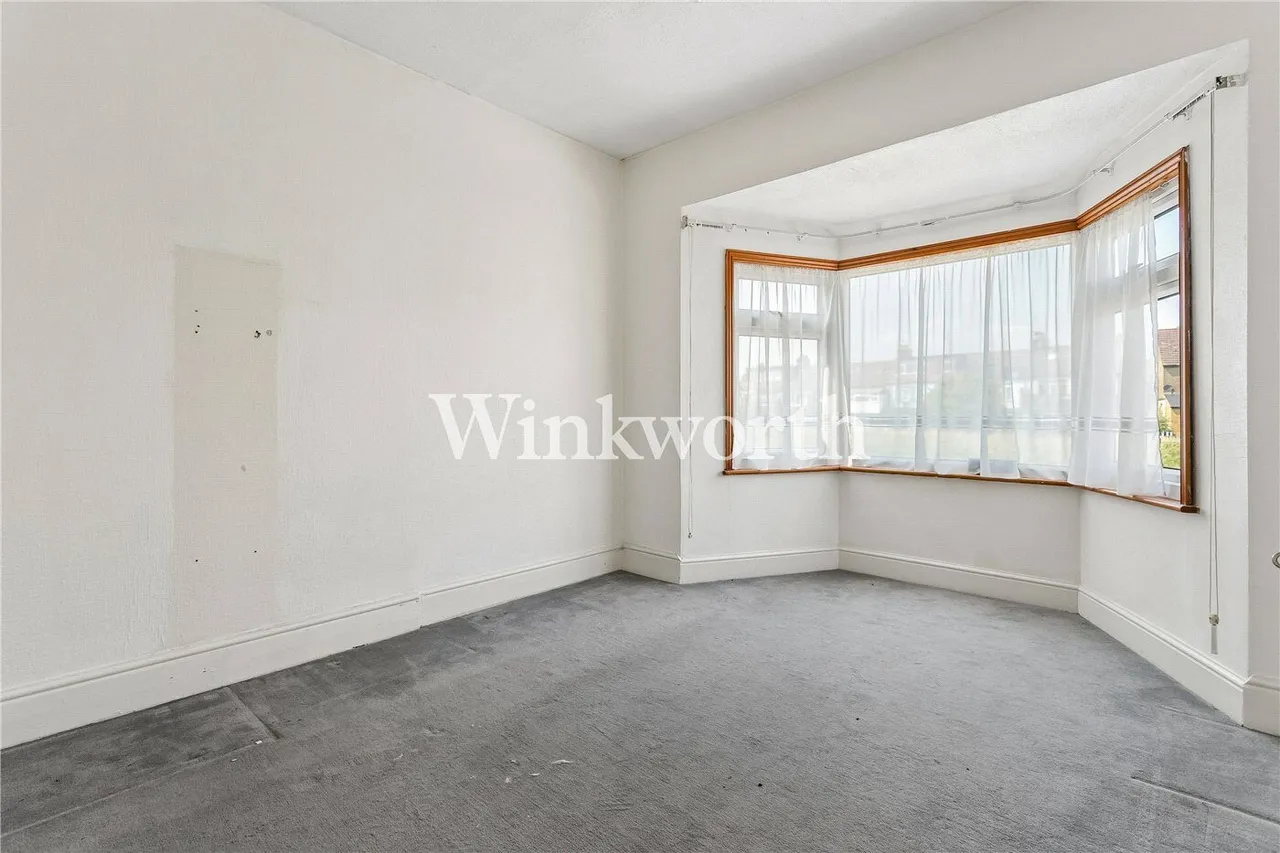 Chimes Avenue, London, N13, photo 14