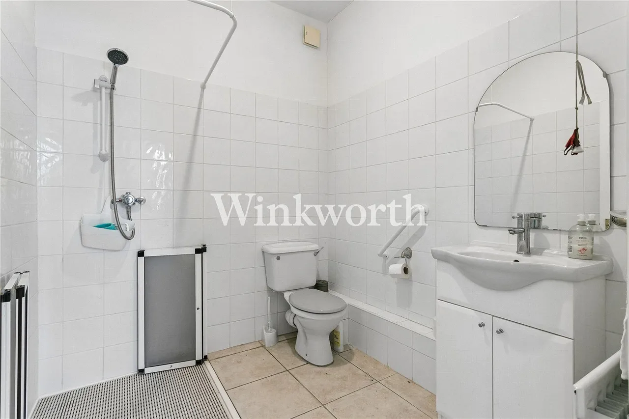 Chimes Avenue, London, N13, photo 7
