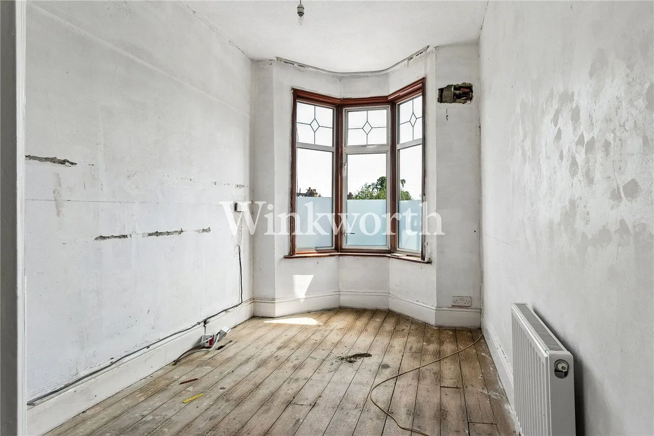 Chimes Avenue, London, N13, photo 13
