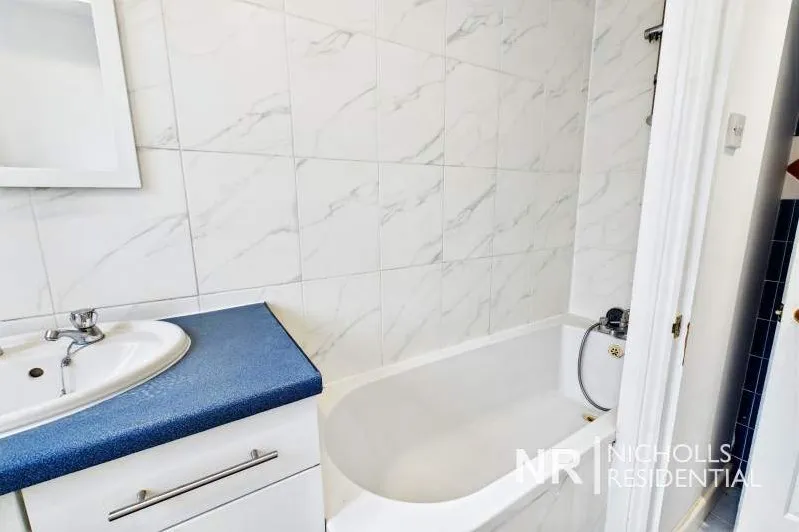 Cumberland Drive, Chessington, KT9, photo 6