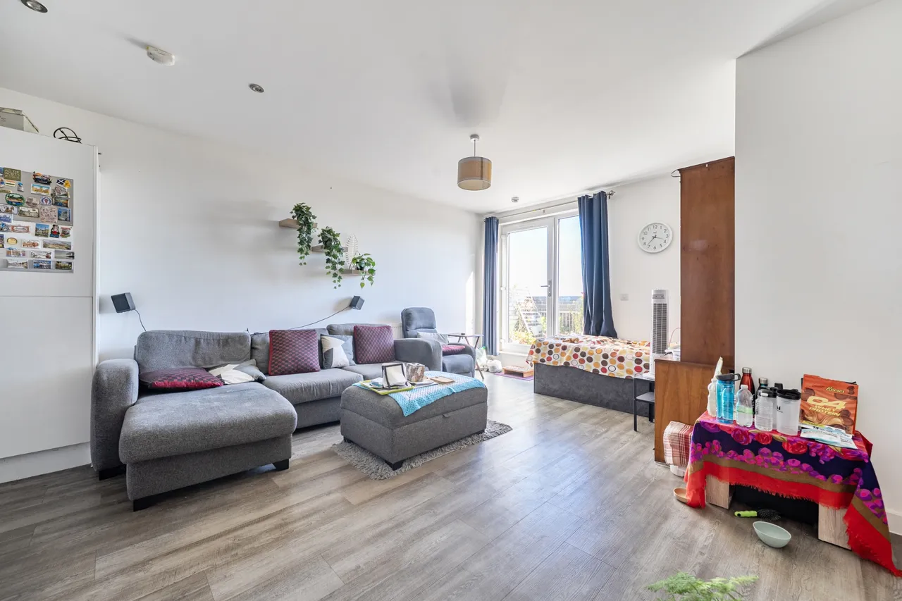 2 bed flat for sale, Gilding Way, Southall, UB2