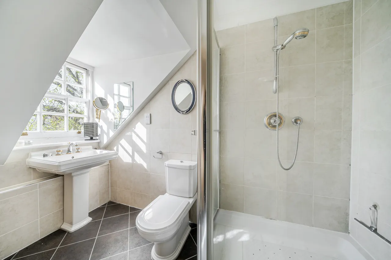 Causeway, Horsham, RH12, photo 11