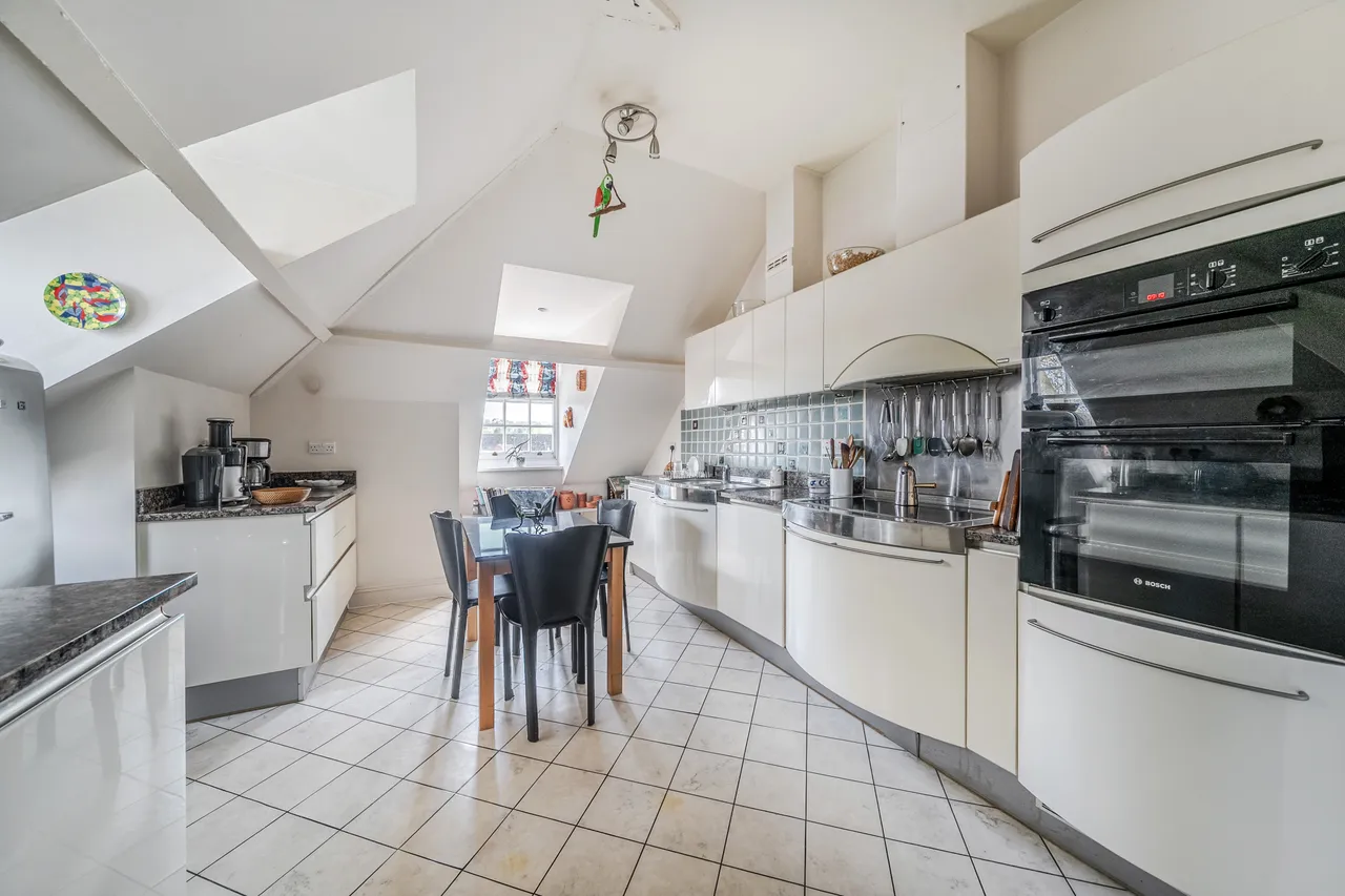 Causeway, Horsham, RH12, photo 4