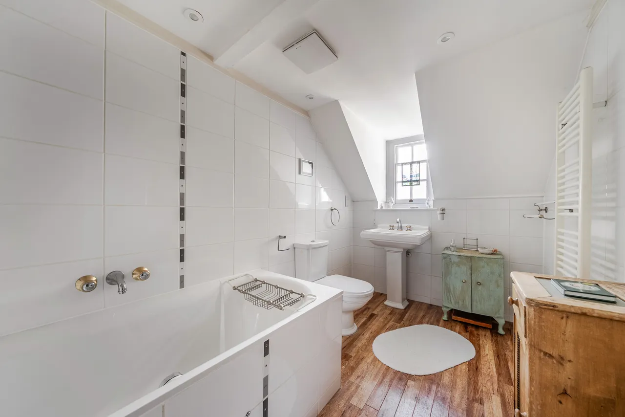 Causeway, Horsham, RH12, photo 10