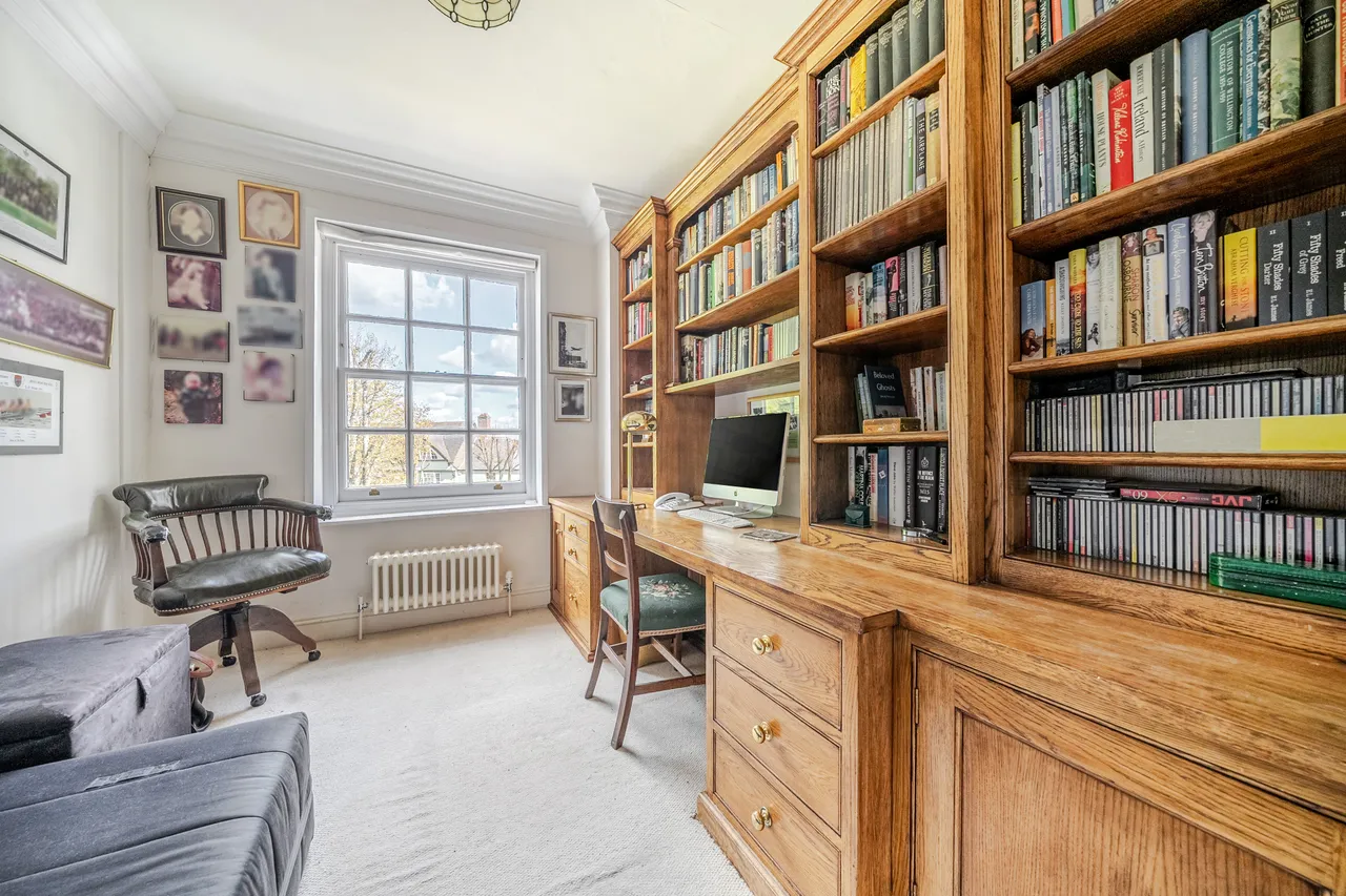 Causeway, Horsham, RH12, photo 8