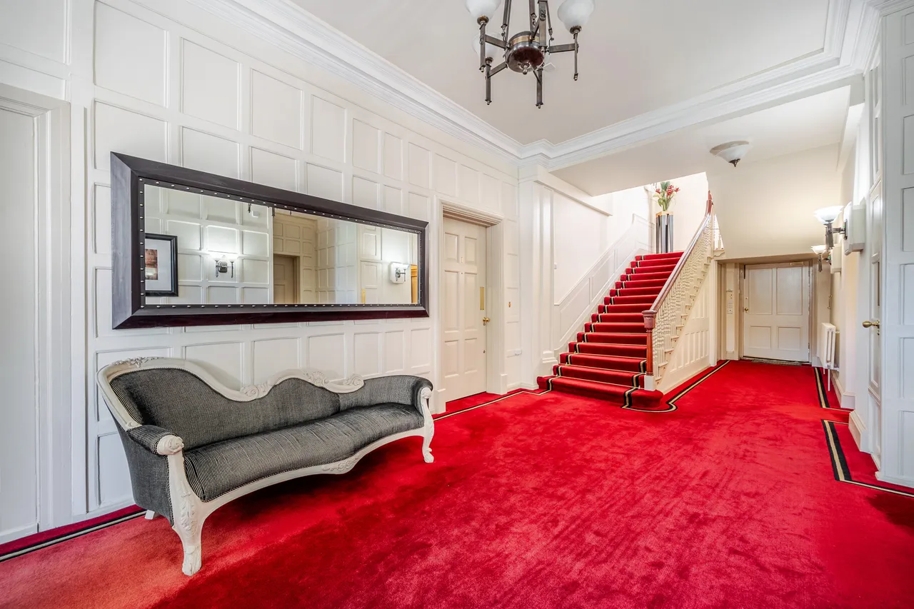 Causeway, Horsham, RH12, photo 9