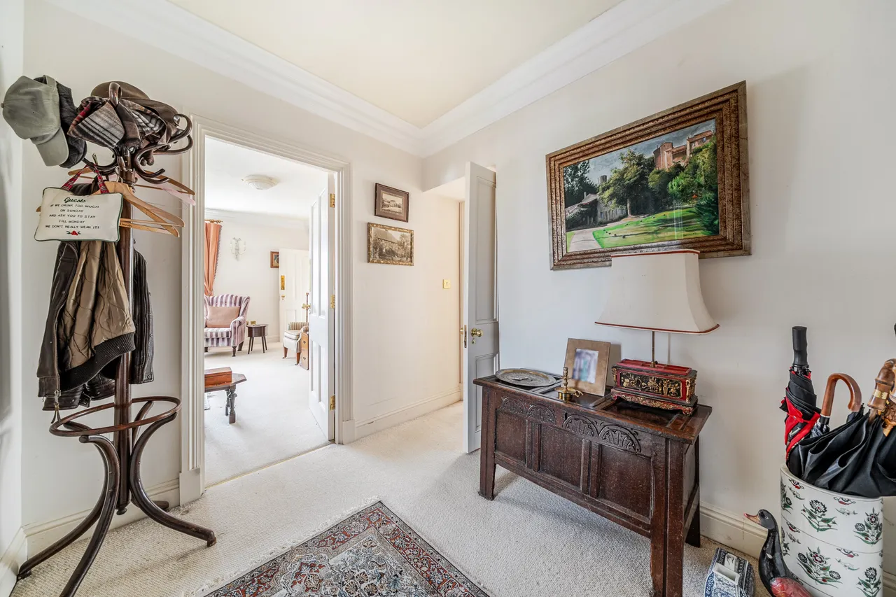 Causeway, Horsham, RH12, photo 7