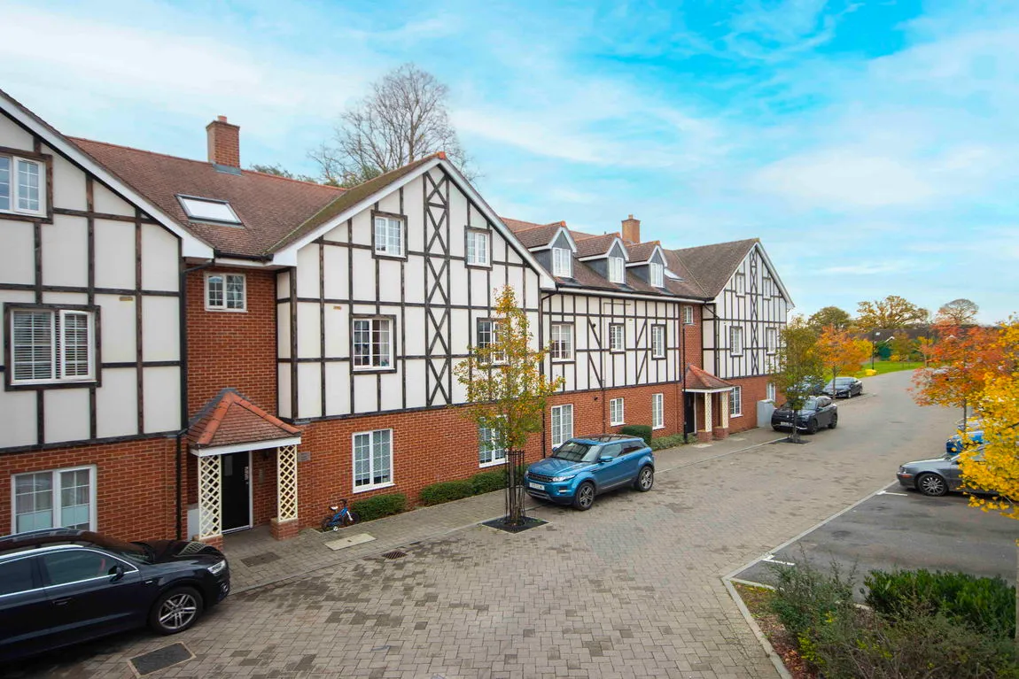 Drury Court, Chalfont St Peter, SL9, photo 2