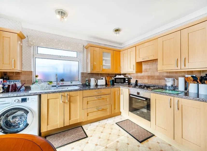 Feltham Hill Road, Ashford, TW15, photo 4