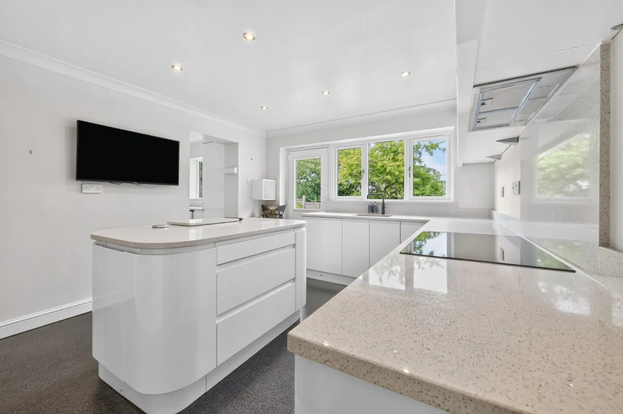 Greenton Avenue, Scholes, BD19, photo 11