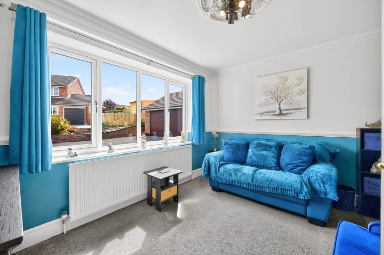 Greenton Avenue, Scholes, BD19, photo 9
