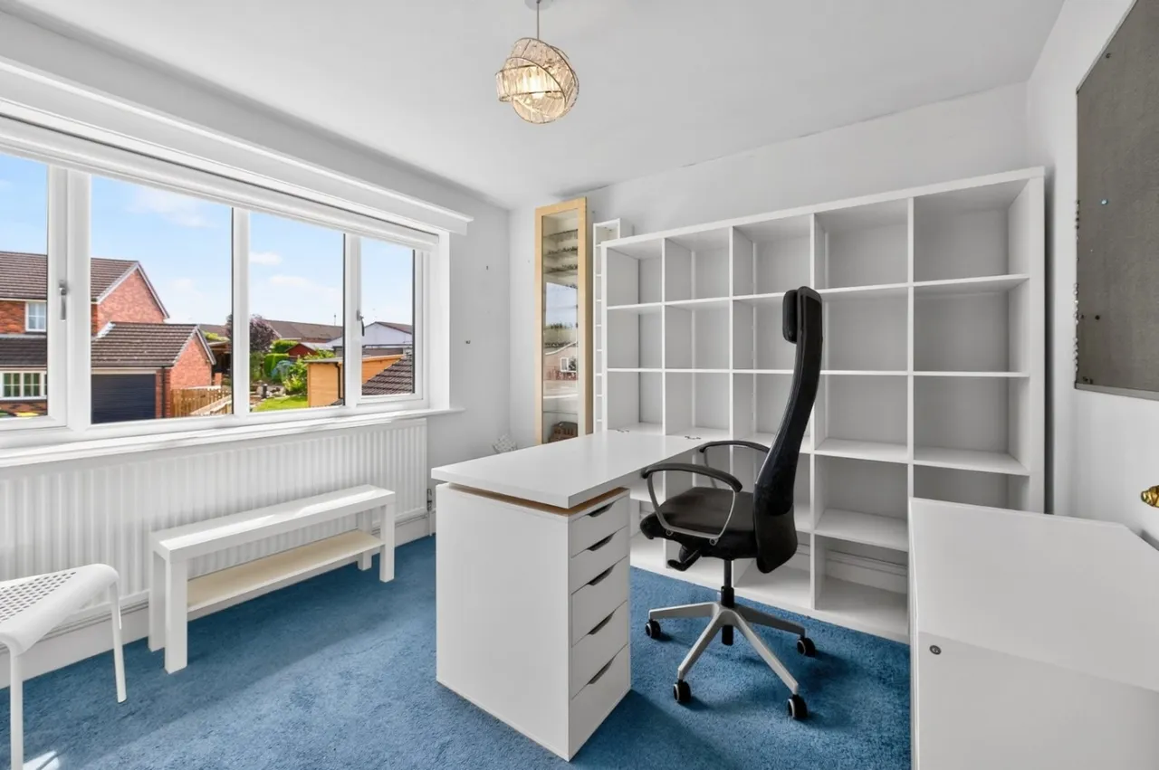 Greenton Avenue, Scholes, BD19, photo 17