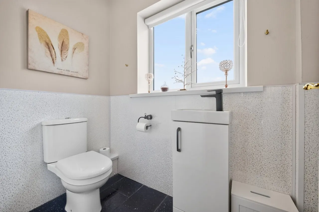 Greenton Avenue, Scholes, BD19, photo 13