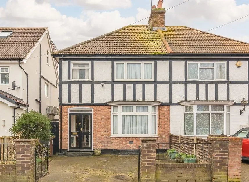 3 bed house for sale — Gresham Road, Hounslow, TW3