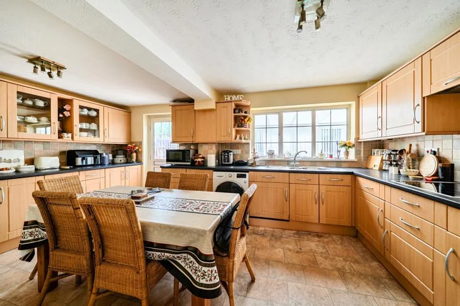 Arethusa Way, Bisley, GU24, photo 2