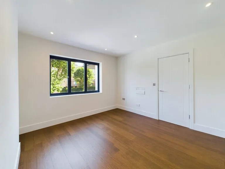 Brondesbury Park, Brondesbury Park, NW6 7AT, photo 3