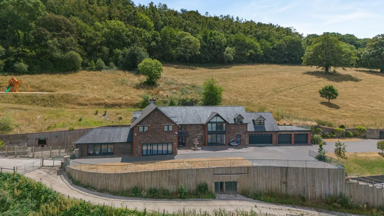 5 bed house for sale, Kemeys Inferior, Newport, NP18