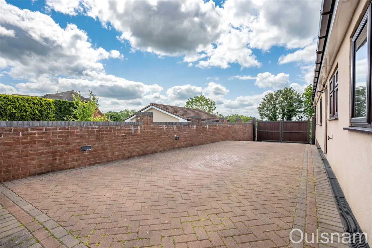 Kidderminster Road, Dodford, B61, photo 30