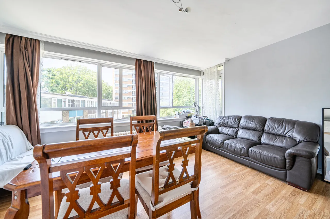 2 bed flat for sale — 10 Ripley House, Churchill Gardens, London