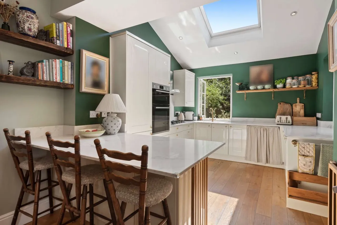 3 bed flat for sale — Eckstein Road, London, SW11 1QE
