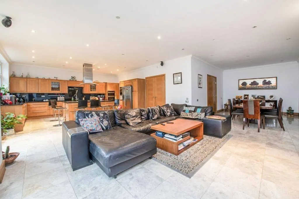Marsh Lane, London, Greater London, NW7, photo 2