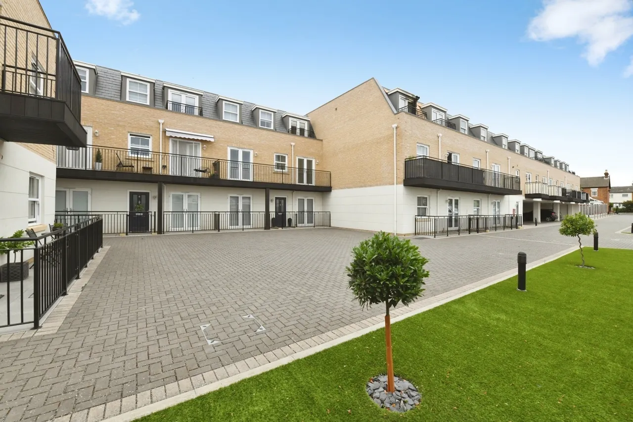 2 bed flat for sale — Halle Mews, Benfleet, Essex, SS7