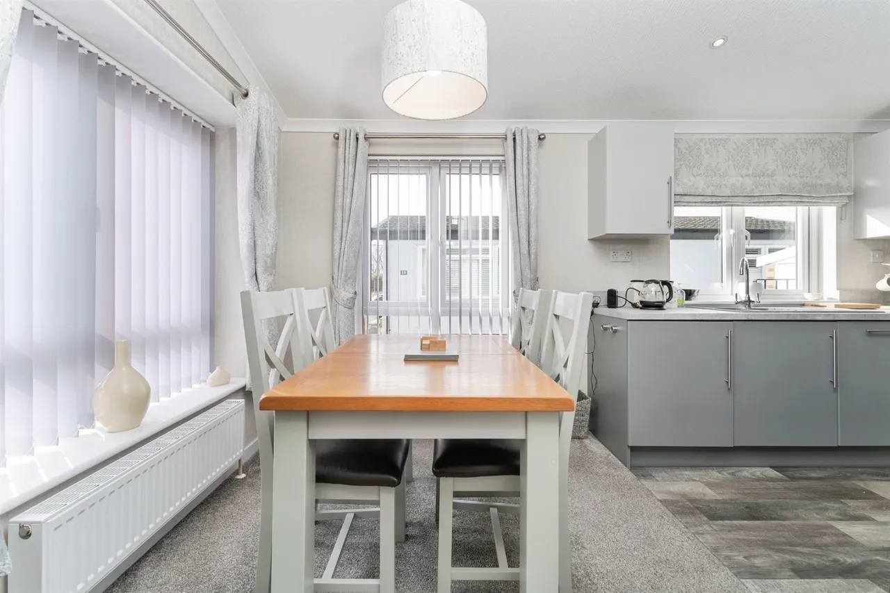 Manor Road, Witchford, Ely, photo 4