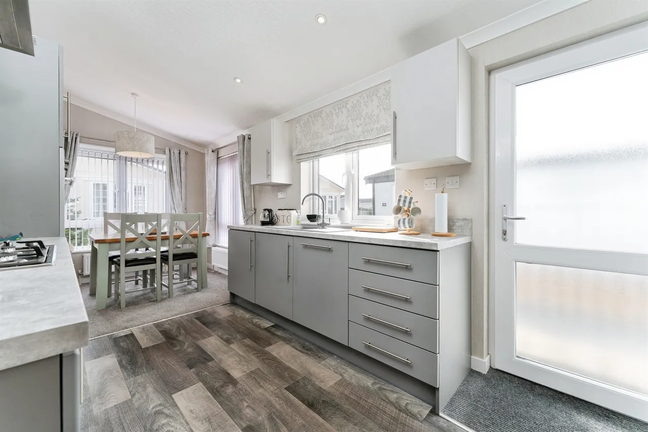 Manor Road, Witchford, Ely, photo 12