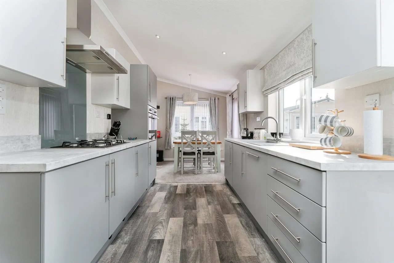 Manor Road, Witchford, Ely, photo 11